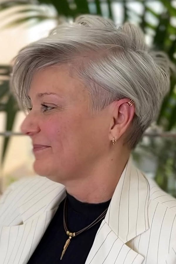 Edgy Silver Pixie With Side-Swept Bangs And Undercut Edgy Silver Pixie With Side-Swept Bangs And Undercut — Classy Undercut Pixie