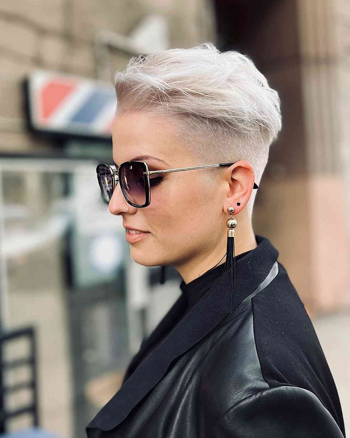 Modern Platinum Blonde Pixie With Clean Undercut Modern Platinum Blonde Pixie With Clean Undercut — Classy Undercut Pixie