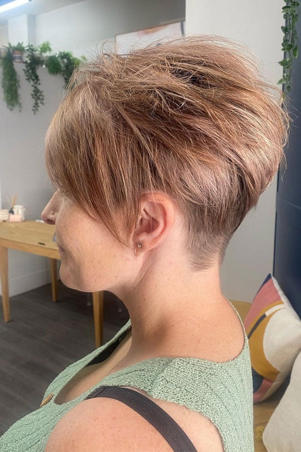 Caramel Pixie With Undercut Nape And Layers Caramel Pixie With Undercut Nape And Layers — Classy Undercut Pixie