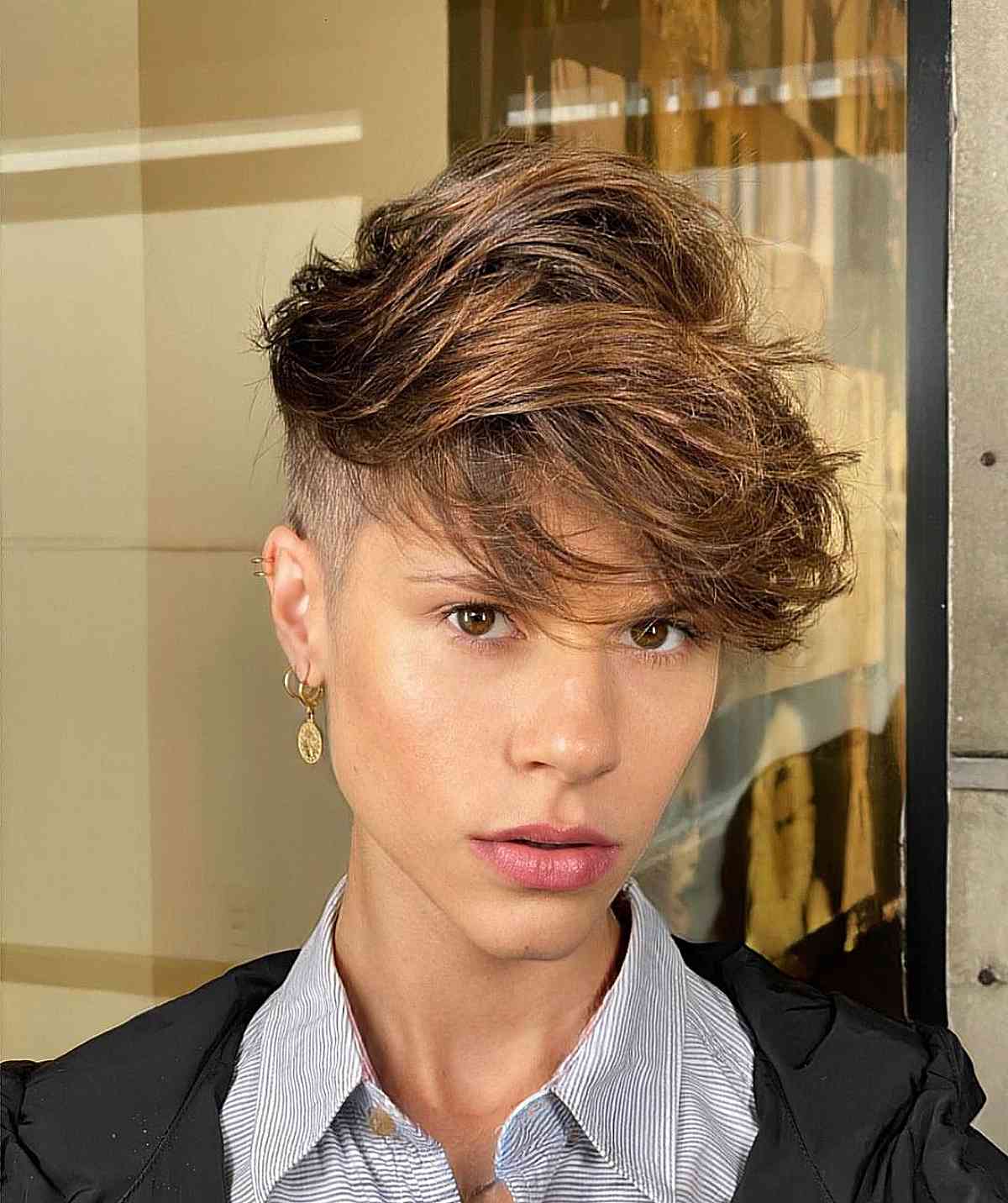 Textured Brown Pixie With Blonde Highlights And Undercut Textured Brown Pixie With Blonde Highlights And Undercut — Classy Undercut Pixie