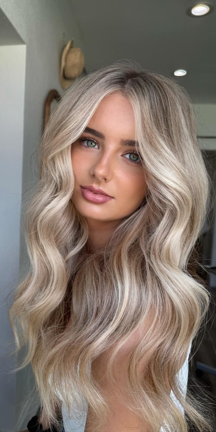Collarbone Creamy Vanilla Blonde With Highlights Collarbone Creamy Vanilla Blonde With Highlights — Classy Vanilla Blonde