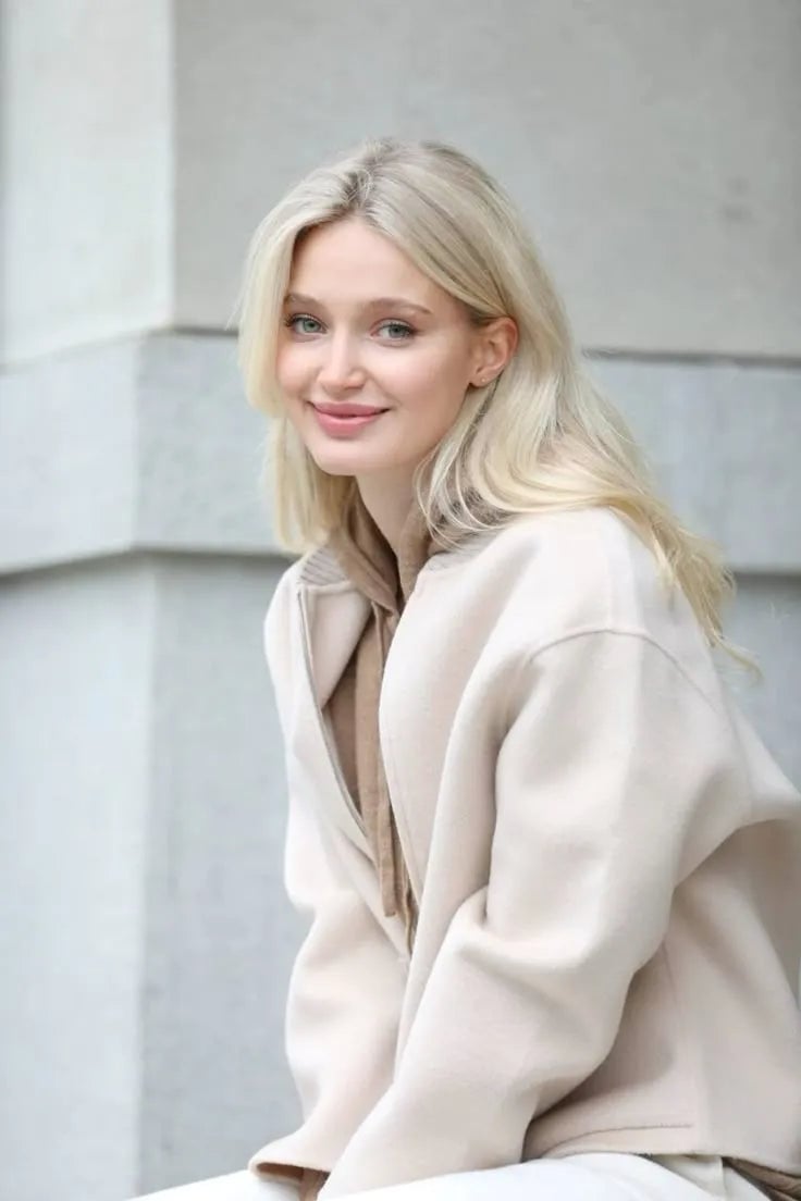 Collarbone Vanilla Blonde With Curtain Bangs Collarbone Vanilla Blonde With Curtain Bangs — Classy Vanilla Blonde