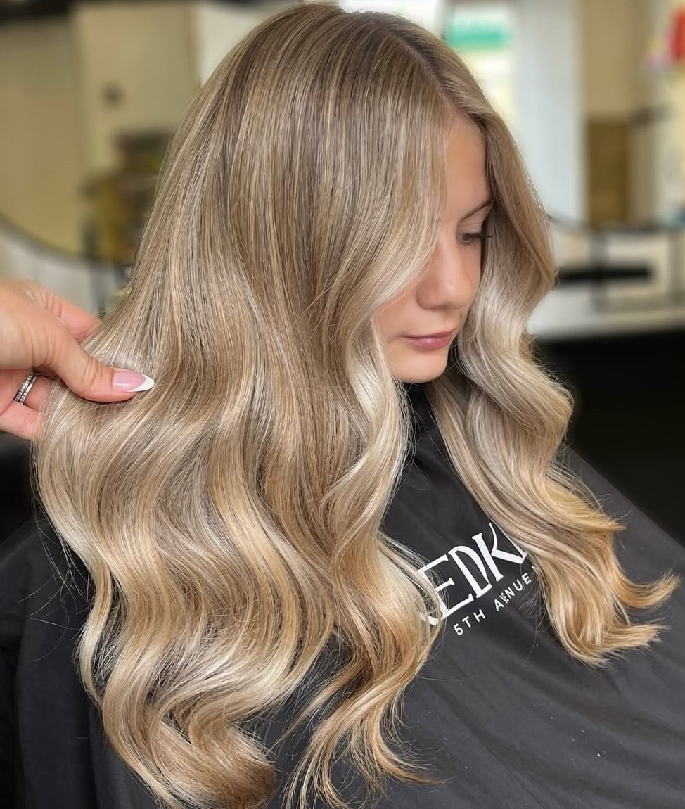 Collarbone Creamy Vanilla Blonde With Babylights Collarbone Creamy Vanilla Blonde With Babylights — Classy Vanilla Blonde