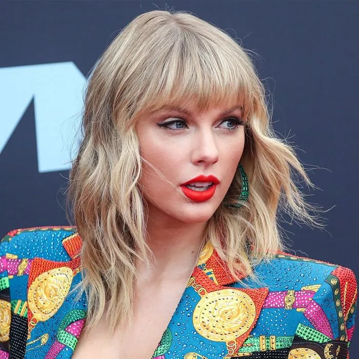 Collarbone Lob With Textured Waves and Curtain Bangs Collarbone Lob With Textured Waves and Curtain Bangs — Classy Volume Hair