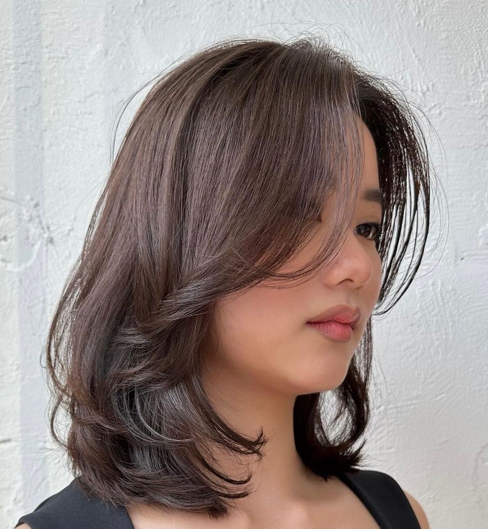 Collarbone Dark Brown With Face-Framing Layers and Curtain Bangs Collarbone Dark Brown With Face-Framing Layers and Curtain Bangs — Classy Volumizing Hair