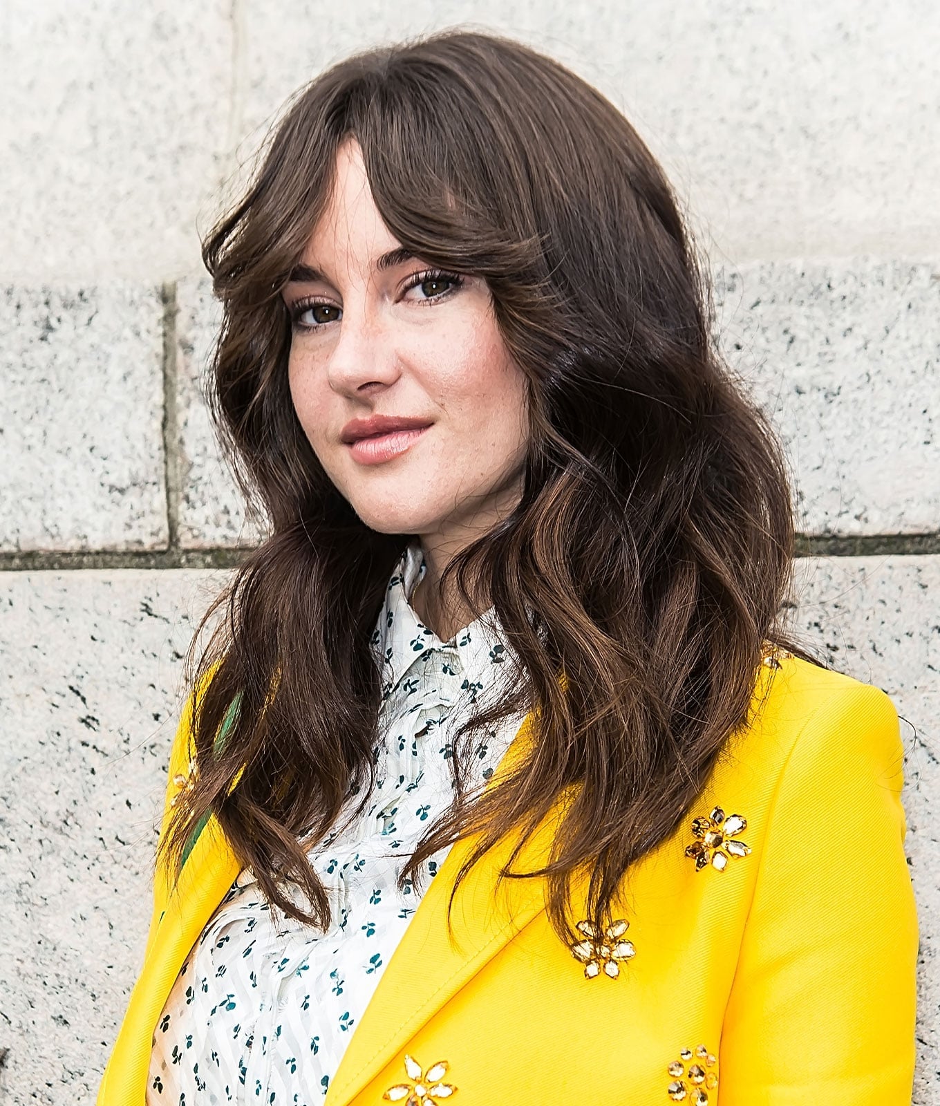 Collarbone Dark Brown Waves With Face-Framing Layers and Curtain Bangs — Classy Wavy Hair Hairstyles