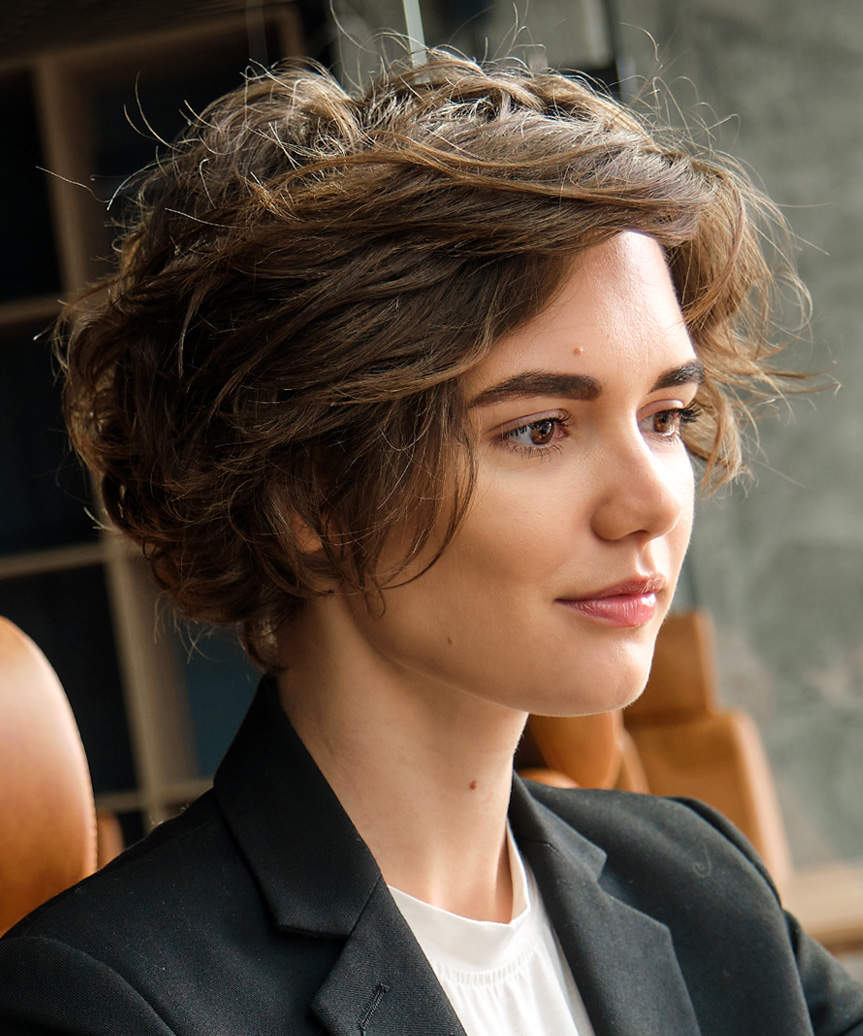 Voluminous Dark Brown Bob With Waves Voluminous Dark Brown Bob With Waves — Classy Wavy Haircuts