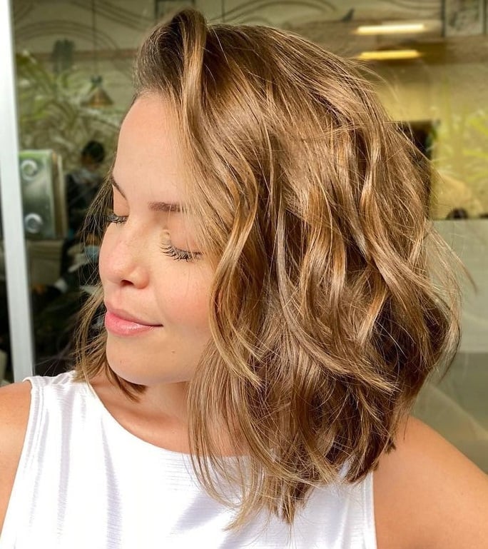 Honey Blonde Bob With Textured Waves Honey Blonde Bob With Textured Waves — Classy Wavy Haircuts