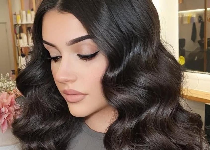 Glossy Dark Brown Waves With Side Part Glossy Dark Brown Waves With Side Part — Classy Wavy Haircuts