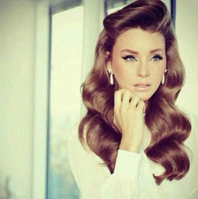 Mid-Back Voluminous Waves Side Swept Bangs Mid-Back Voluminous Waves Side Swept Bangs — Classy Wavy Hairstyles