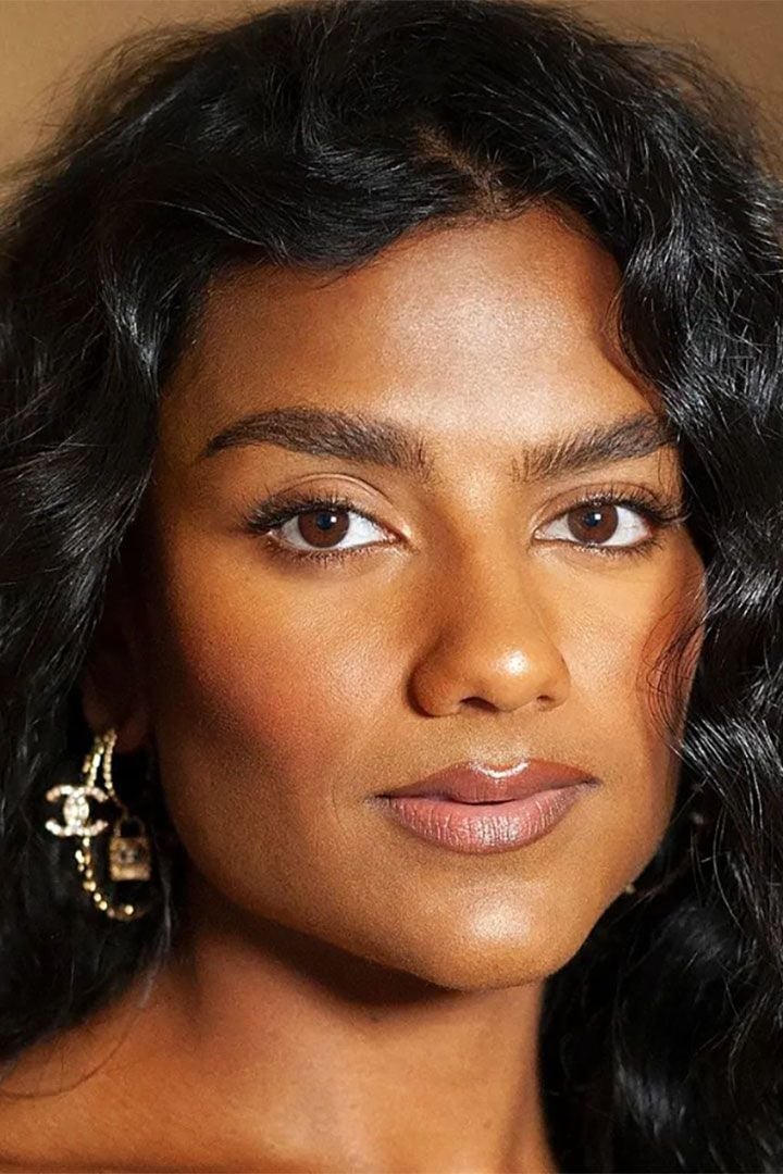 Mid-Back Dark Brown Layers Loose Natural Waves, Middle Mid-Back Dark Brown Layers Loose Natural Waves, Middle — Classy Wavy Hairstyles