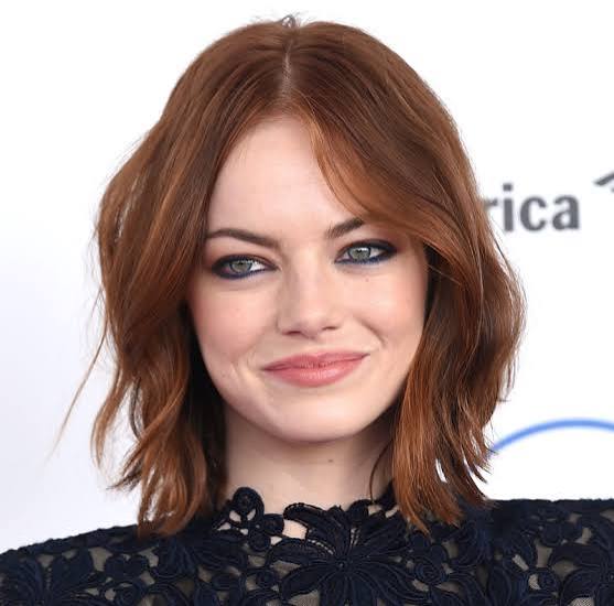 Collarbone Lob With Loose Auburn Waves Collarbone Lob With Loose Auburn Waves — Classy Wavy Hairstyles