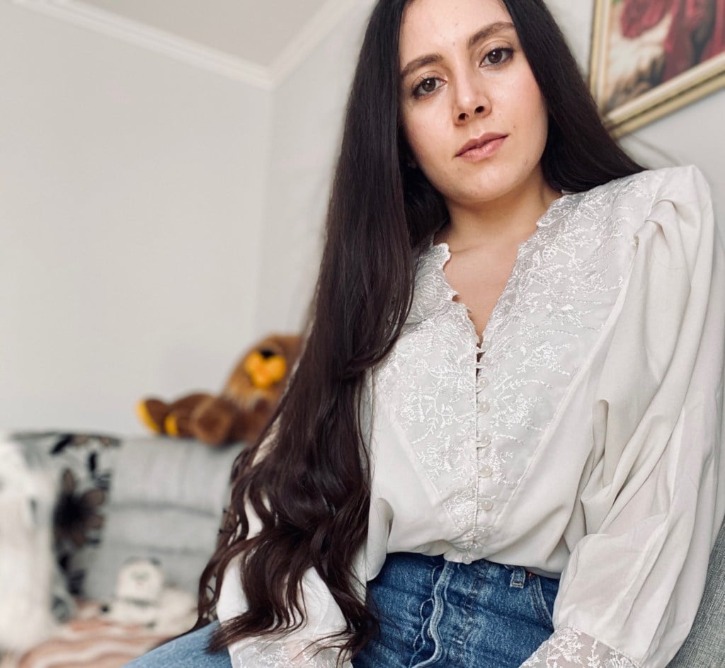 White Lace Trim Blouse With Denim Jeans — Classy White Blouse Outfit