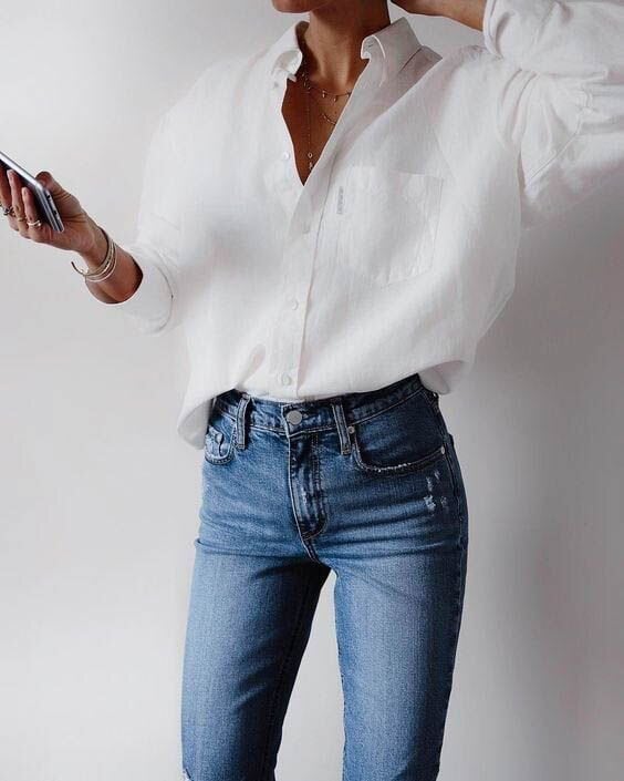 Oversized Linen Shirt With Blue Denim Jeans Oversized Linen Shirt With Blue Denim Jeans — Classy White Top Outfits