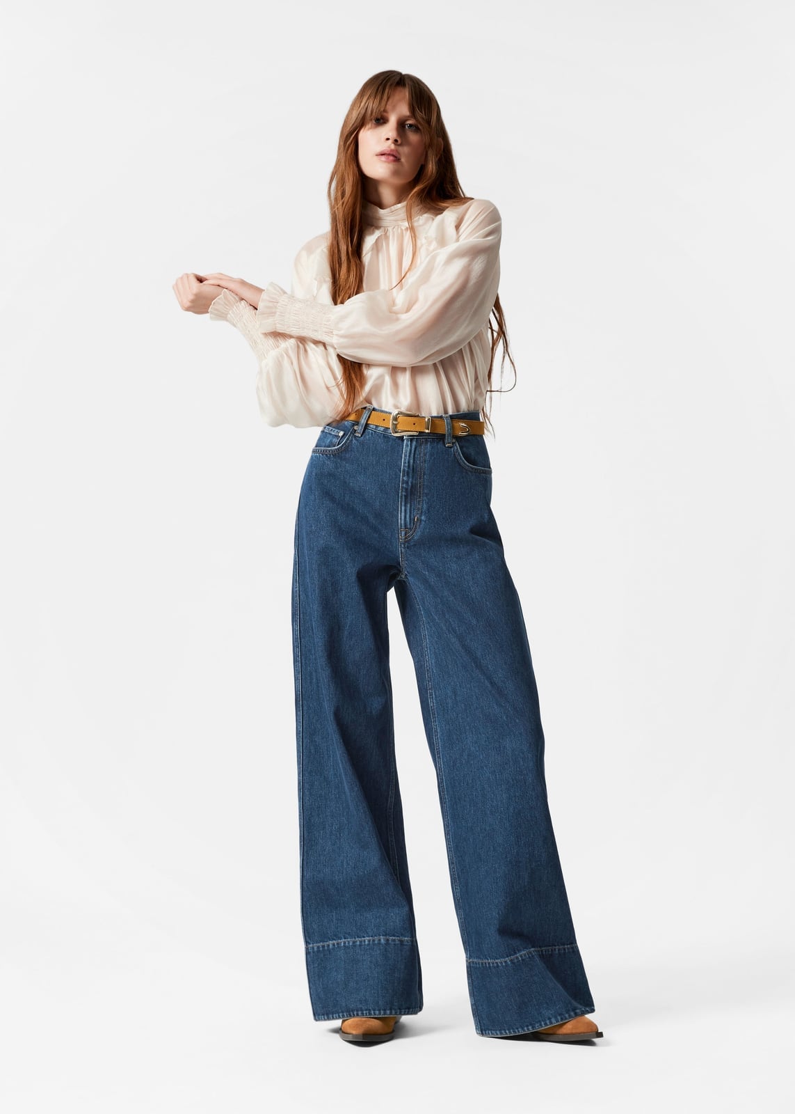 Dark Wash Wide Leg Jeans with Sheer Blouse and Yellow Belt Dark Wash Wide Leg Jeans with Sheer Blouse and Yellow Belt — Classy Wide Leg Jeans Outfits
