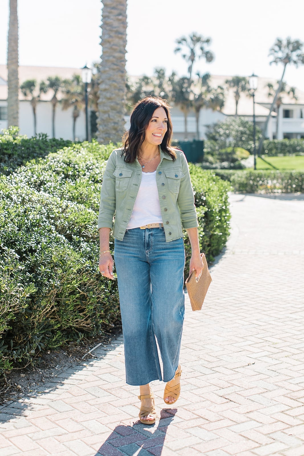 Blue Wide Leg Cropped Jeans with Green Denim Jacket Blue Wide Leg Cropped Jeans with Green Denim Jacket — Classy Wide Leg Jeans Outfits