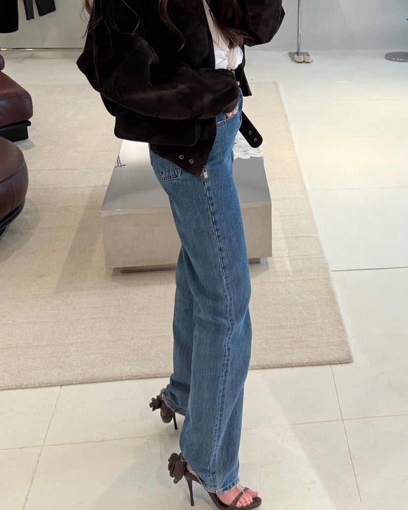 Blue Wide Leg Jeans with Dark Brown Jacket Blue Wide Leg Jeans with Dark Brown Jacket — Classy Wide Leg Jeans Outfits