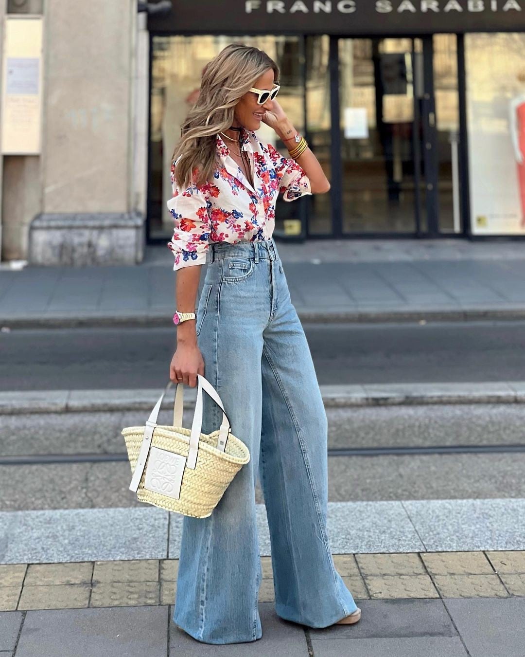 Light Wash Wide Leg Jeans with a Floral Blouse Light Wash Wide Leg Jeans with a Floral Blouse — Classy Wide Leg Jeans Outfits