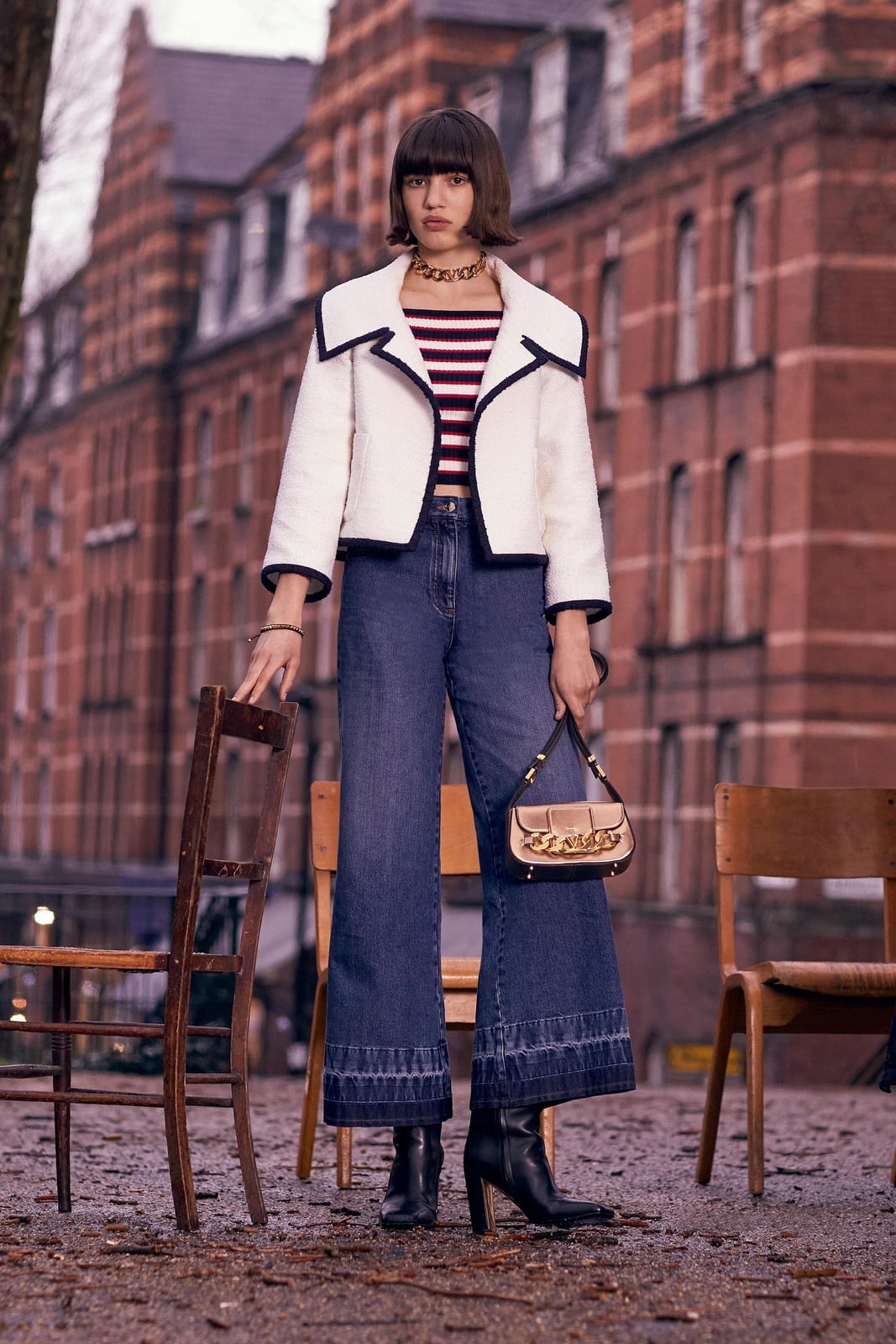 Dark Wash Cropped Wide Leg Jeans with White Jacket Dark Wash Cropped Wide Leg Jeans with White Jacket — Classy Wide Leg Jeans Outfits