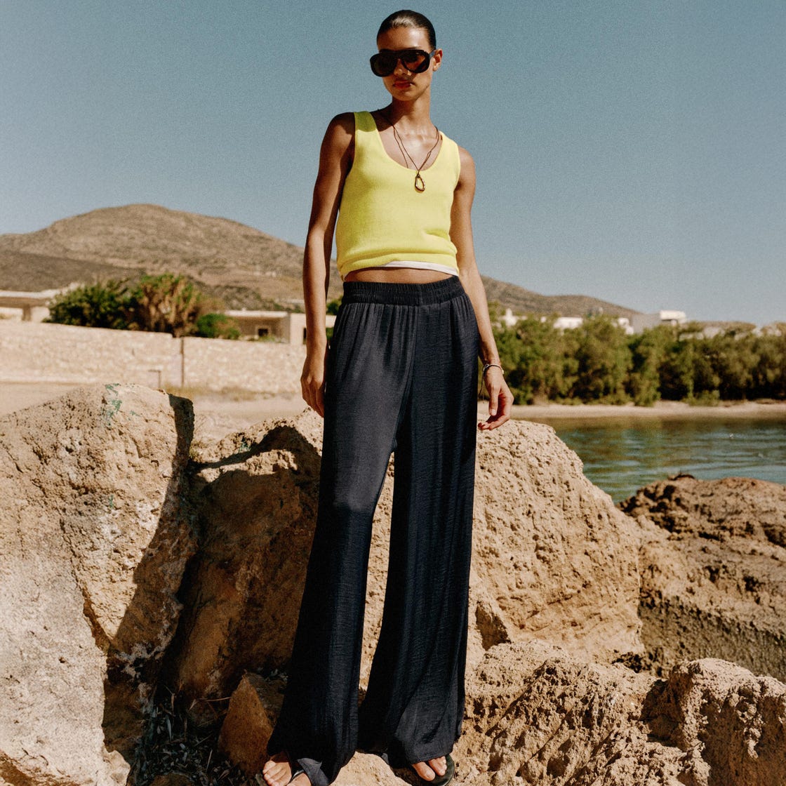Textured Dark Grey Wide Leg Pants — Classy Wide Leg Pants Outfits