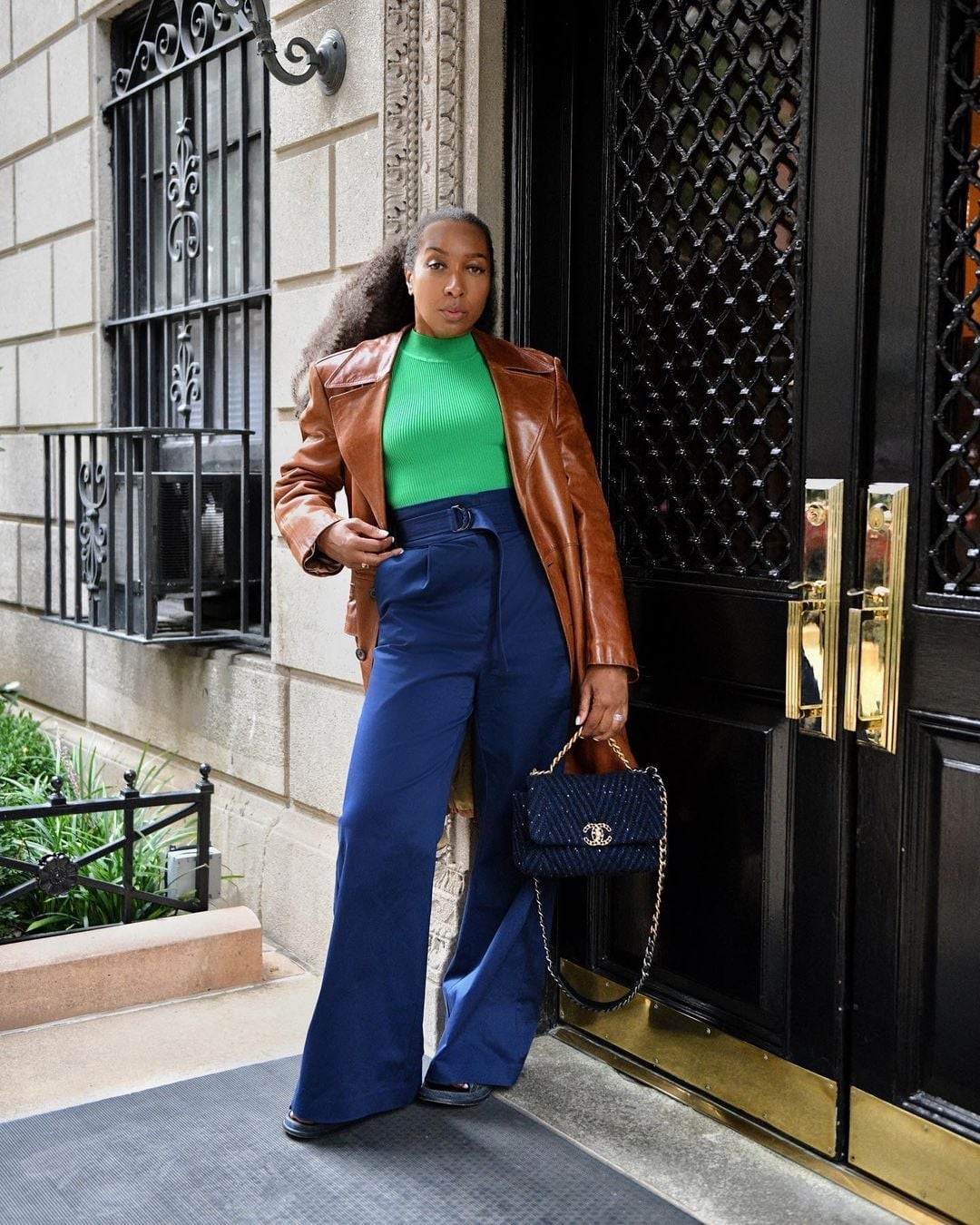 Navy Blue Wide Leg Trousers With Green Turtleneck — Classy Wide Leg Pants Outfits