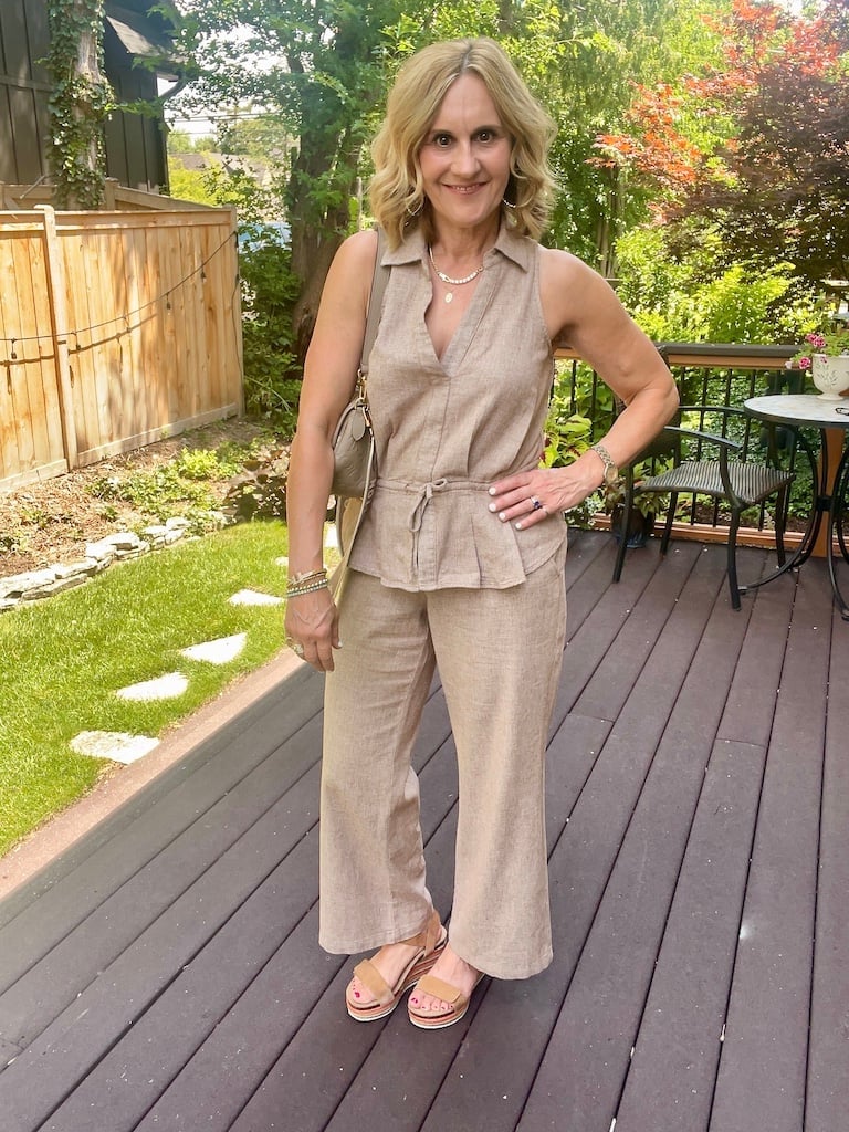Beige Linen Wide Leg Pants With Matching Vest — Classy Wide Leg Pants Outfits