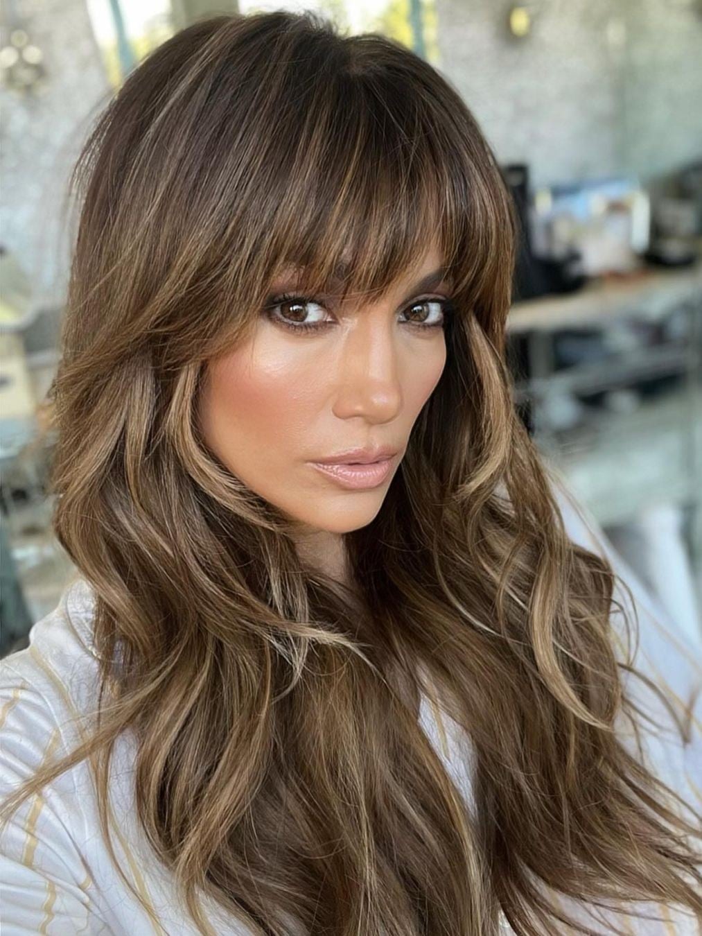 Mid-Back Brown Wolf Cut With Blonde Highlights Mid-Back Brown Wolf Cut With Blonde Highlights — Classy Wolf Cut