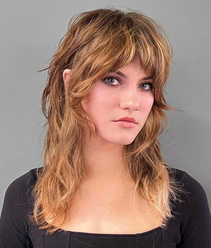 Honey Blonde Wolf Cut With Wavy Texture Honey Blonde Wolf Cut With Wavy Texture — Classy Wolf Cut