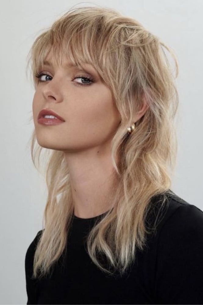 Ash Blonde Collarbone Wolf Cut With Soft Waves Ash Blonde Collarbone Wolf Cut With Soft Waves — Classy Wolf Cut Hair