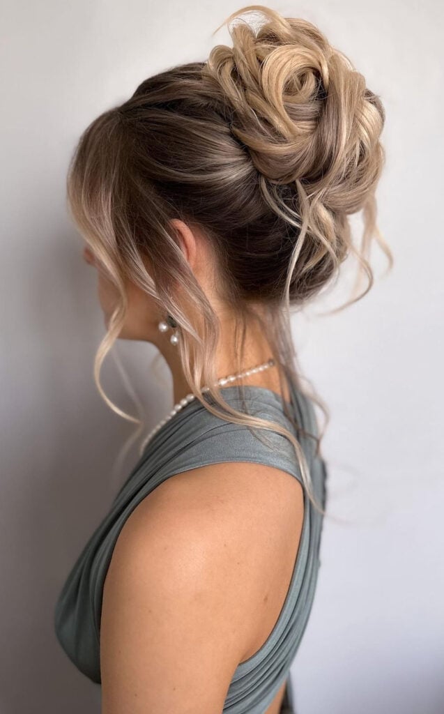 Mid-Back Blonde Updo With Dark Roots Mid-Back Blonde Updo With Dark Roots — Classy Y2K Updo