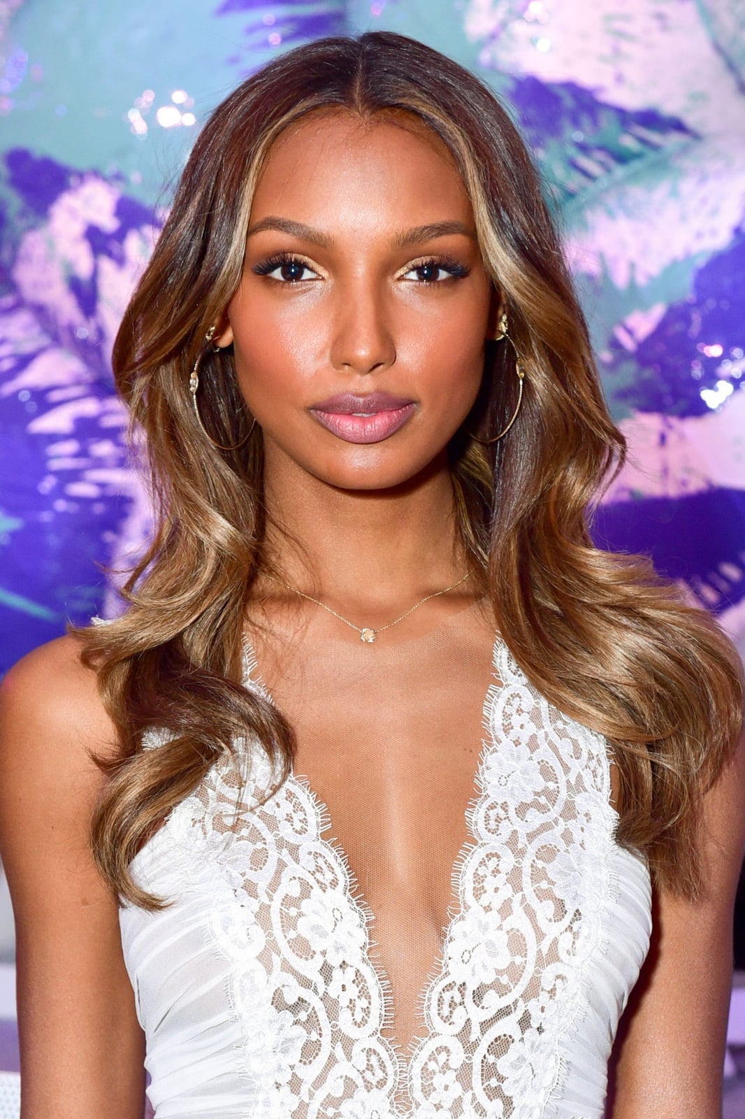 Mid-Back Brown With Honey Blonde Highlights Mid-Back Brown With Honey Blonde Highlights — Classy Yellow Highlights