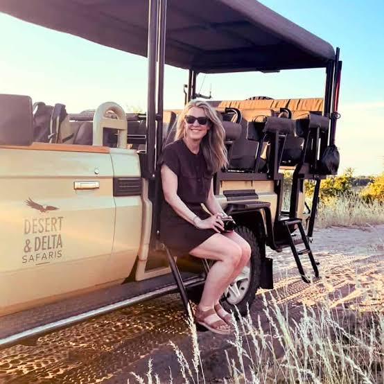 Short-sleeved Dress for a Safari Adventure Short-sleeved Dress for a Safari Adventure — Classy Zoo Outfits
