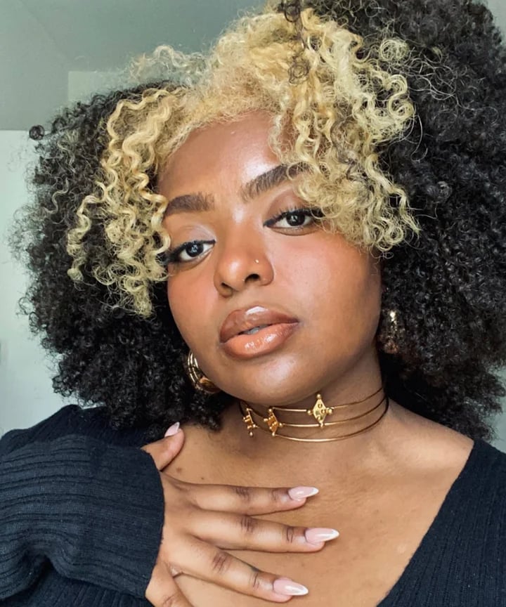 Black Base With Platinum Blonde Highlights Black Base With Platinum Blonde Highlights — Curly Hair Color Inspiration