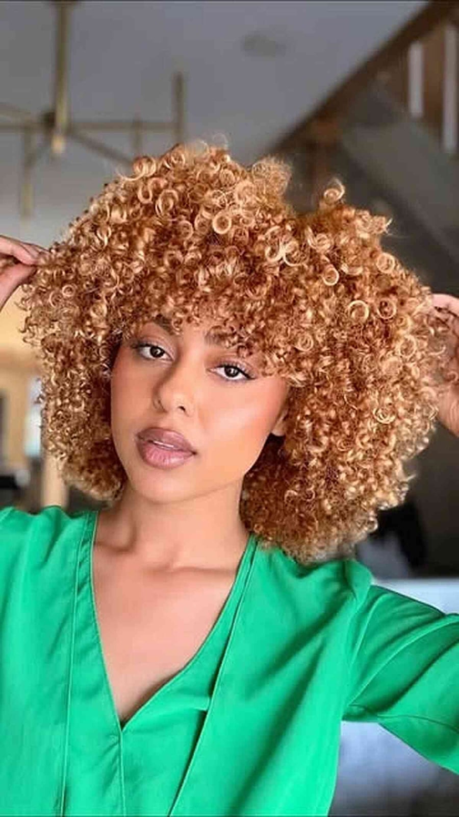 Collarbone Bob With Golden Blonde Curls Collarbone Bob With Golden Blonde Curls — Curly Hair Color Inspiration