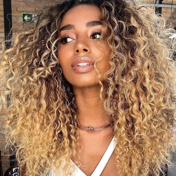 Mid-Back Dark Blonde With Sun-Kissed Highlights Mid-Back Dark Blonde With Sun-Kissed Highlights — Curly Hair Color Inspiration