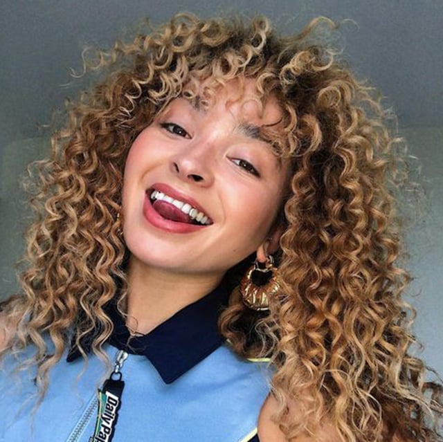 Shoulder Length Honey Blonde Balayage, Layers Shoulder Length Honey Blonde Balayage, Layers — Curly Hair Dye Styles