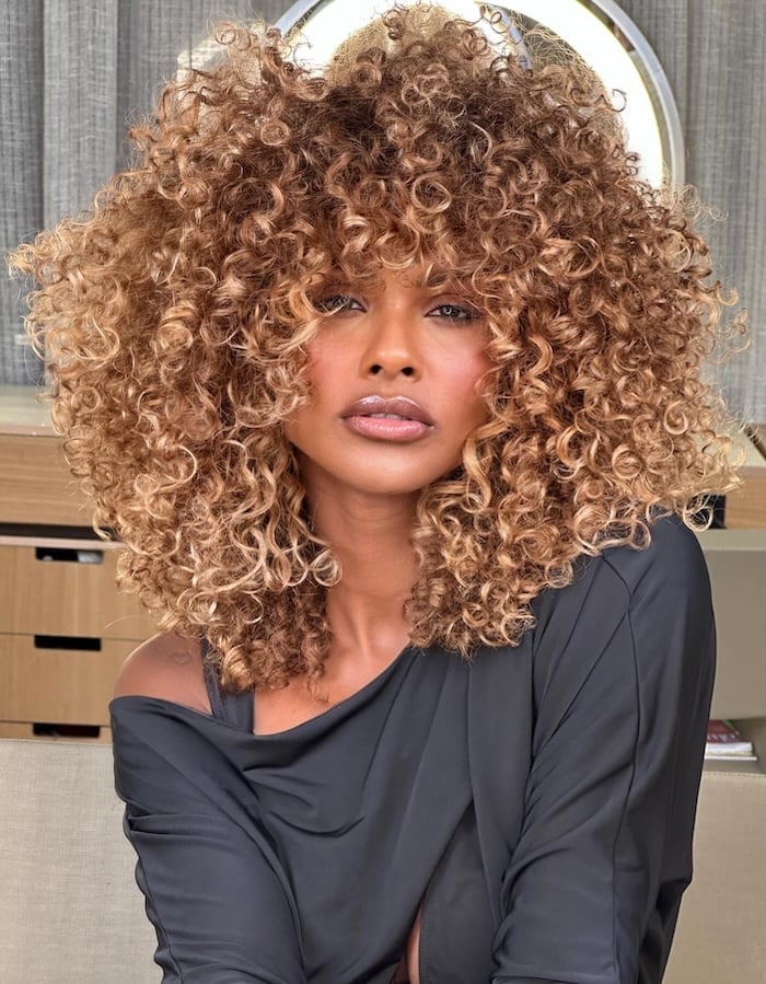 Shoulder Length Honey Blonde With Caramel Highlights Shoulder Length Honey Blonde With Caramel Highlights — Curly Hair Dye Styles