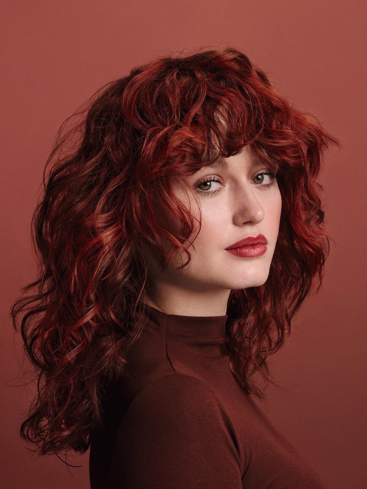 Shoulder Length Vibrant Red With Blonde Highlights Shoulder Length Vibrant Red With Blonde Highlights — Curly Hair Dye Styles