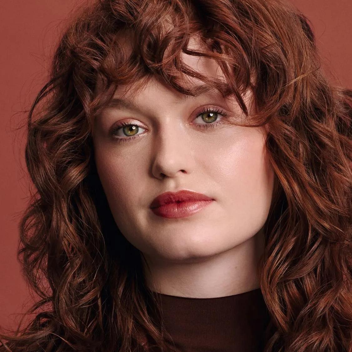 Collarbone Auburn With Copper Highlights Collarbone Auburn With Copper Highlights — Curly Hair Dye Styles