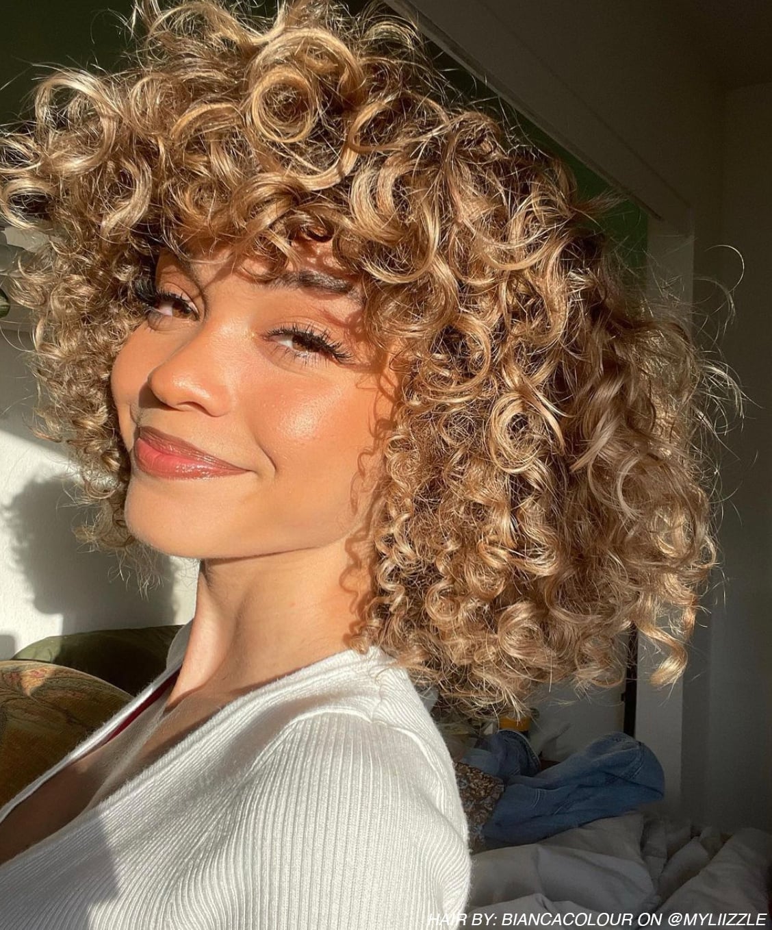 Chin Length Honey Blonde Highlights Chin Length Honey Blonde Highlights — Curly Hair Dye Styles