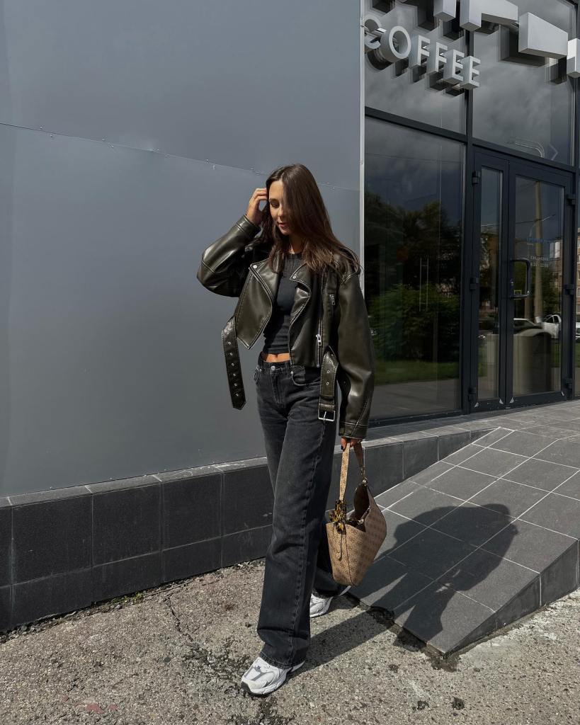 Oversized Leather Jacket and Wide-Leg Jeans Concert Look Oversized Leather Jacket and Wide-Leg Jeans Concert Look — Cute Concert Outfit Inspo