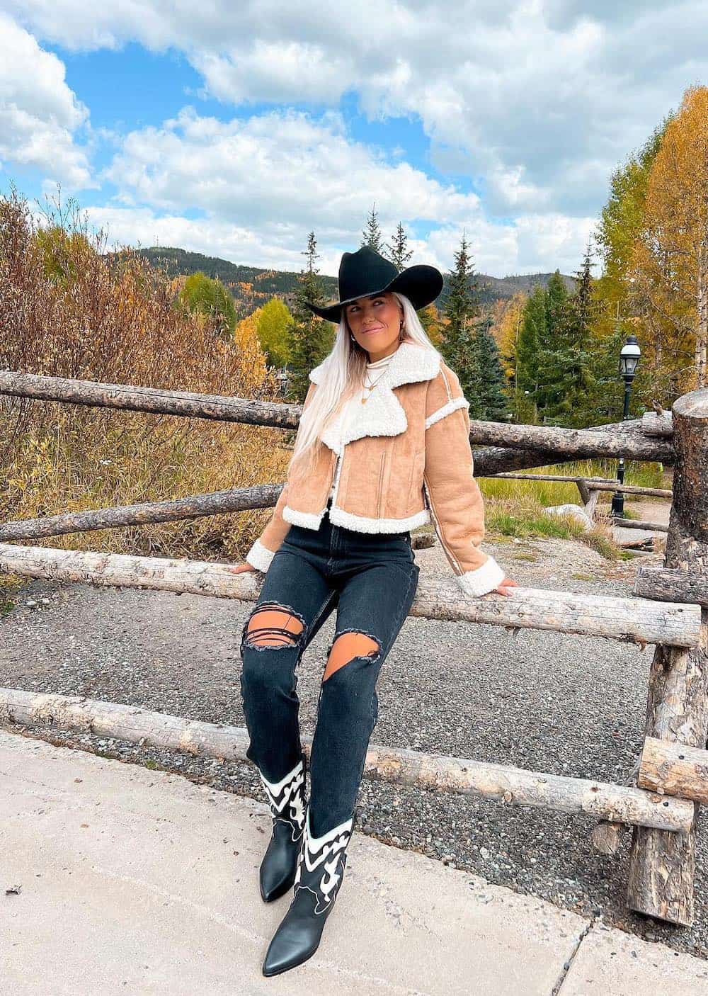 Suede Jacket and Ripped Jeans Country Concert Outfit Suede Jacket and Ripped Jeans Country Concert Outfit — Cute Concert Outfit Inspo