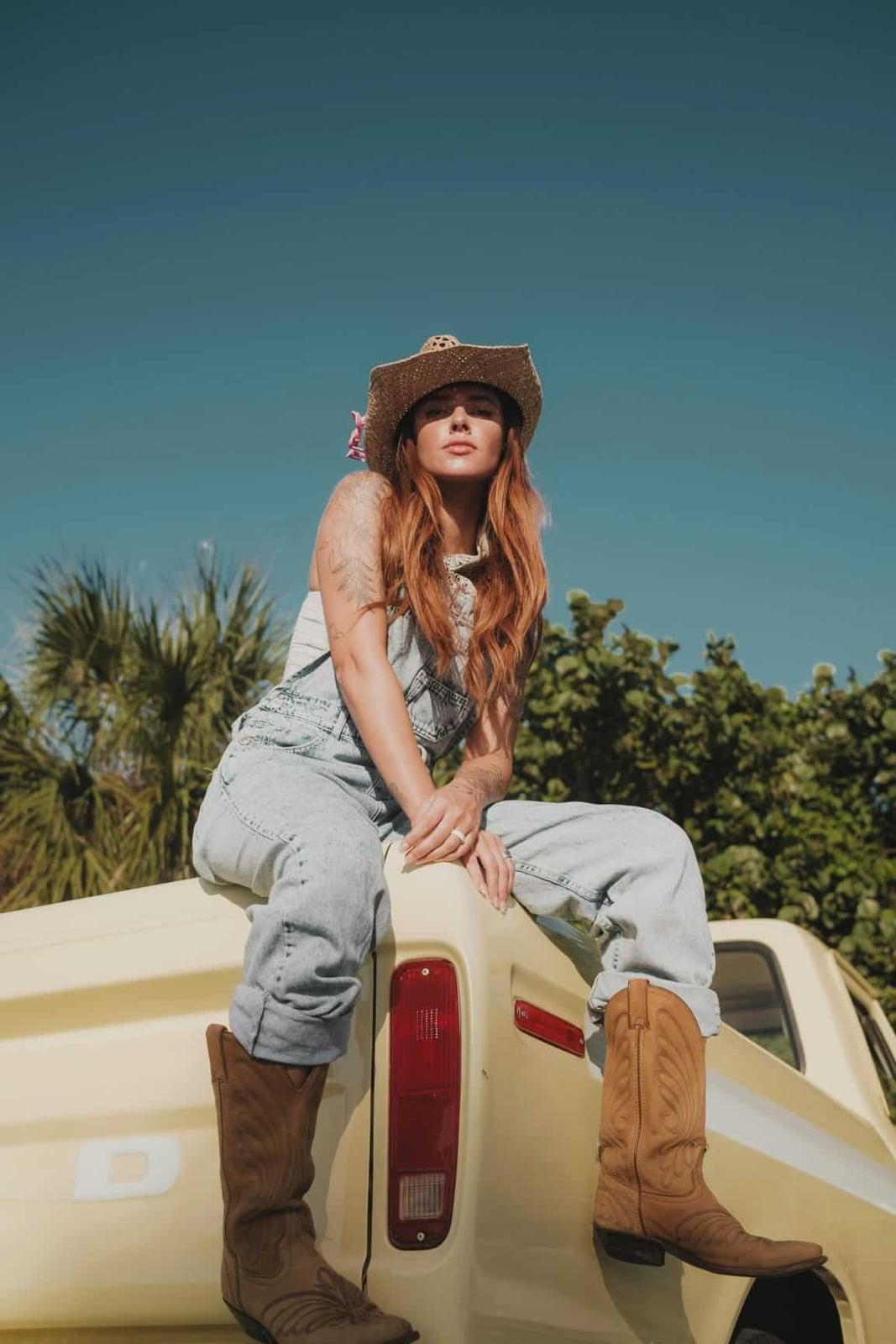 Denim Overalls and Cowboy Boots Concert Look Denim Overalls and Cowboy Boots Concert Look — Cute Concert Outfit Inspo