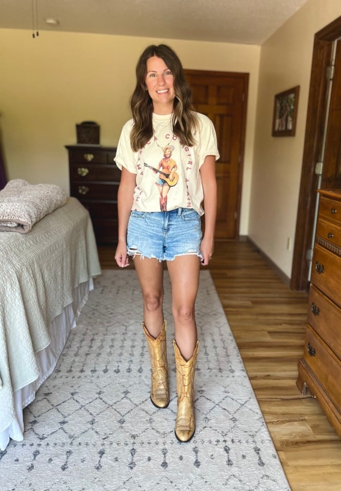 Graphic Tee and Snakeskin Boots Concert Style Graphic Tee and Snakeskin Boots Concert Style — Cute Concert Outfit Inspo
