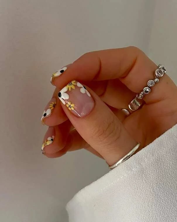 Short Square Nails With Floral Accents Short Square Nails With Floral Accents — Cute Cute Square Nails