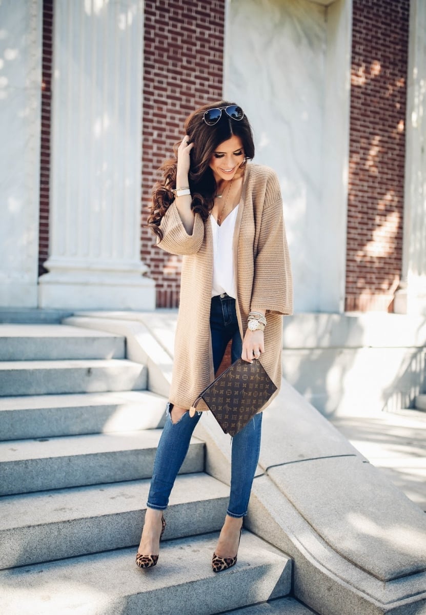 Beige Cardigan Over Skinny Jeans With Leopard Heels Beige Cardigan Over Skinny Jeans With Leopard Heels — Cute Dinner Outfit Inspo