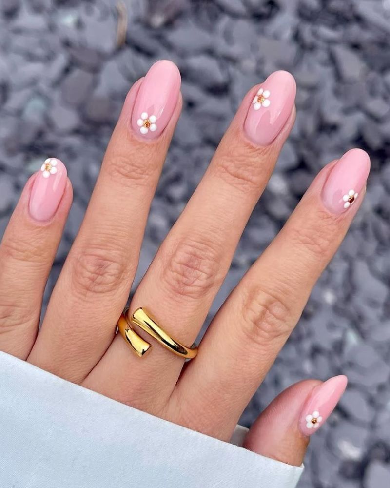 Medium Almond Soft Pink Floral Gold Center Nails — Cute Elegant Nails