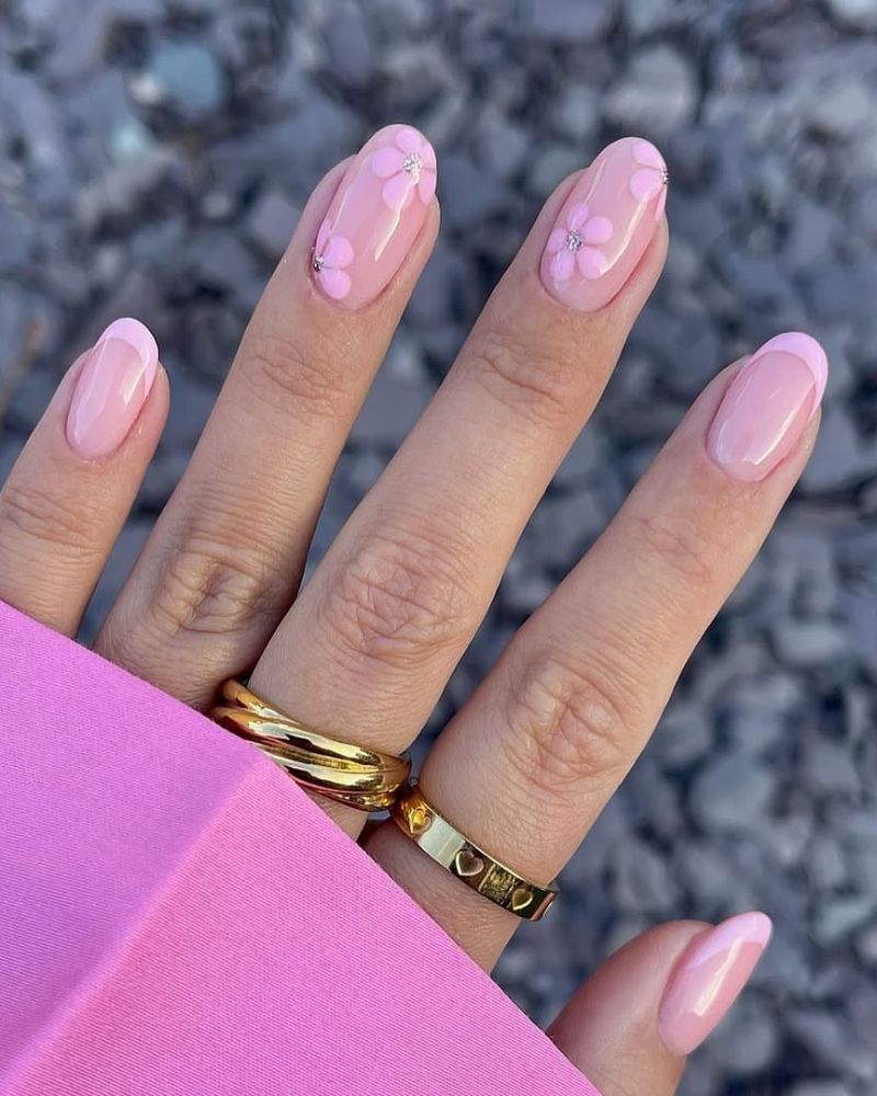 Short Oval Pale Pink Floral Silver Dot Nails — Cute Elegant Nails