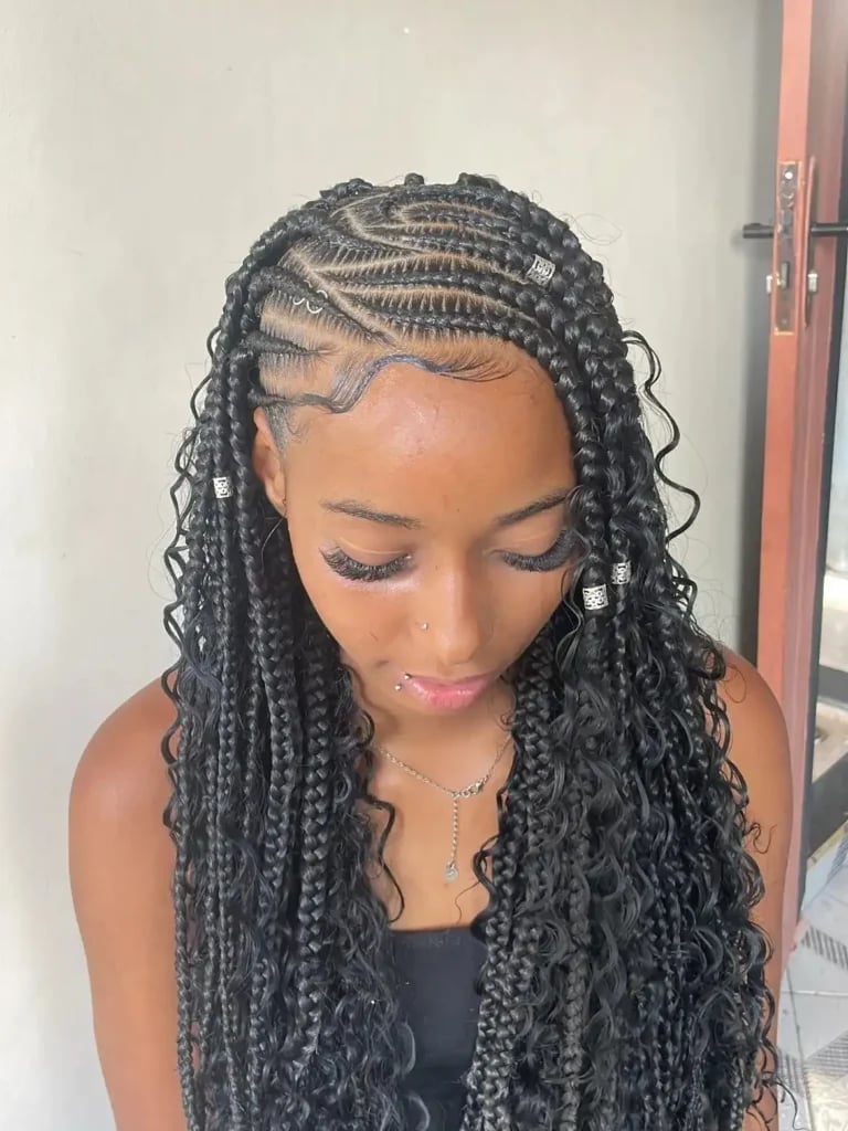 Mid-Back Fulani Braids with Silver Beads and Curly Ends Mid-Back Fulani Braids with Silver Beads and Curly Ends — Cute Fulani Braids