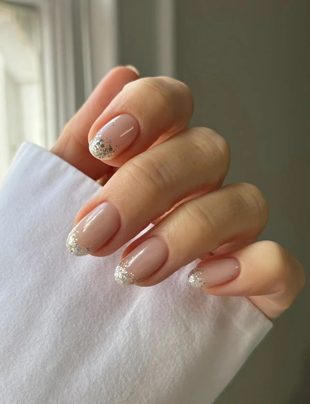 Medium Oval Nude Glitter French Nails Medium Oval Nude Glitter French Nails — Cute Gel Nails